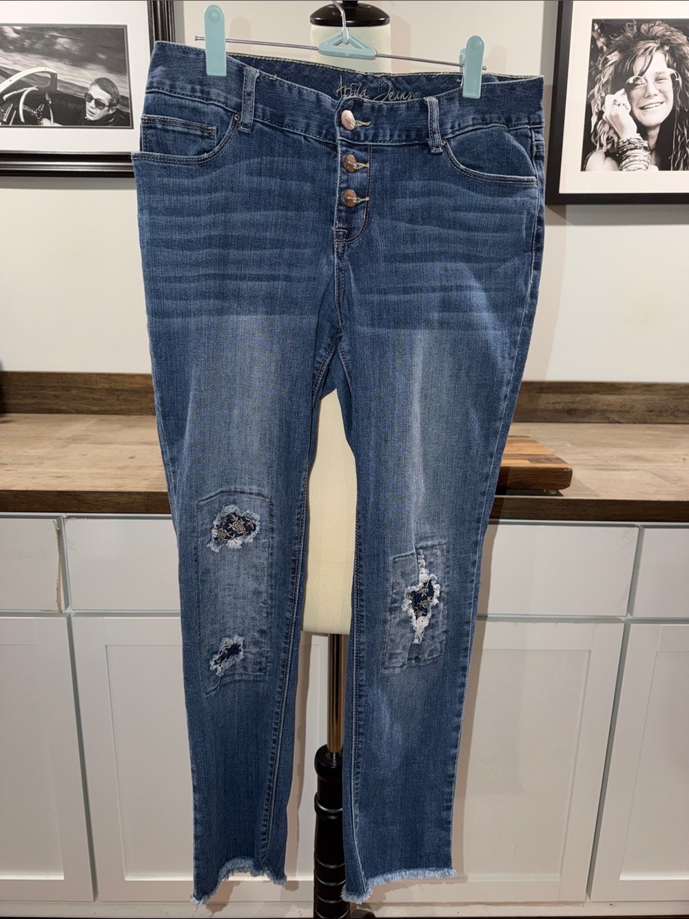 Ariya Women’s Blue Denim distressed patchwork Jeans -size 9/10 Y2K